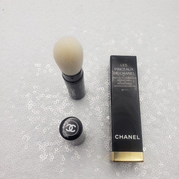 Chanel Retractable Highlighter Brush N°111 Luxury designer Small & Compact - Picture 3 of 7